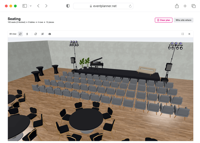 The 3D view of a floor plan in the eventplanner.net event software: rows of chairs and round tables in front of a stage with a grand piano.