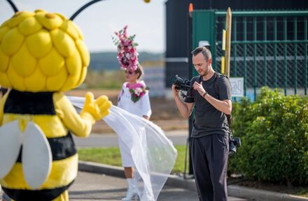 Mobiele foto-activatie met Maya de Bij voor 50 jaar DCM - Foto 1